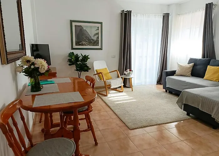 Beautiful 1 Bedroom With Mountain View