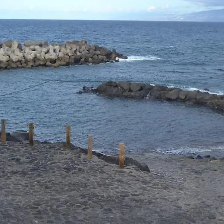 Beautiful 1 Bedroom With Mountain View