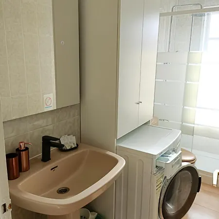 Апартаменты Beautiful 1 Bedroom With Mountain View