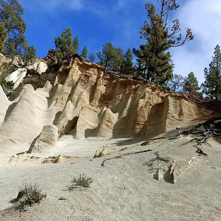 Beautiful 1 Bedroom With Mountain View *