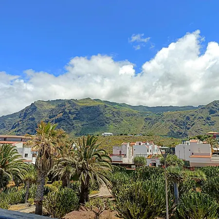 Beautiful 1 Bedroom With Mountain View *