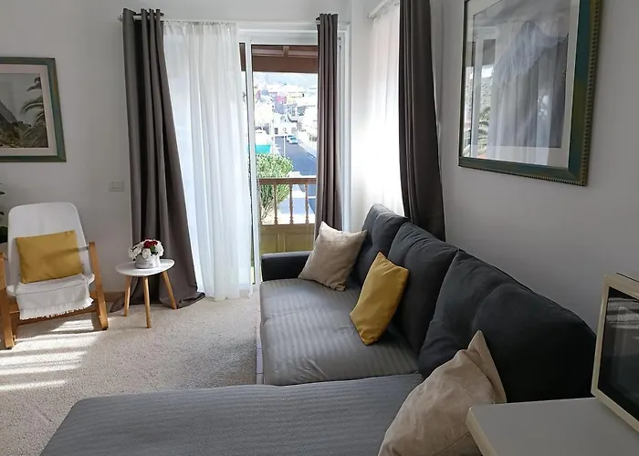 Beautiful 1 Bedroom With Mountain View *