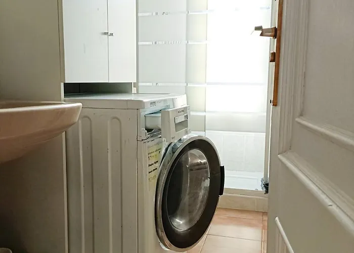 Beautiful 1 Bedroom With Mountain View